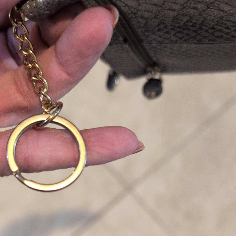 Textured Credit Card Holder Key Ring - Picture 5 of 7